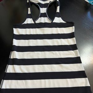 Lululemon cool Racerback size 6
